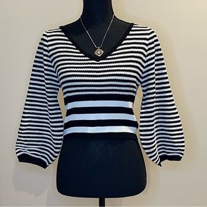 NWOT Women's Black and White V-neck Crop Sweater, Size Medium